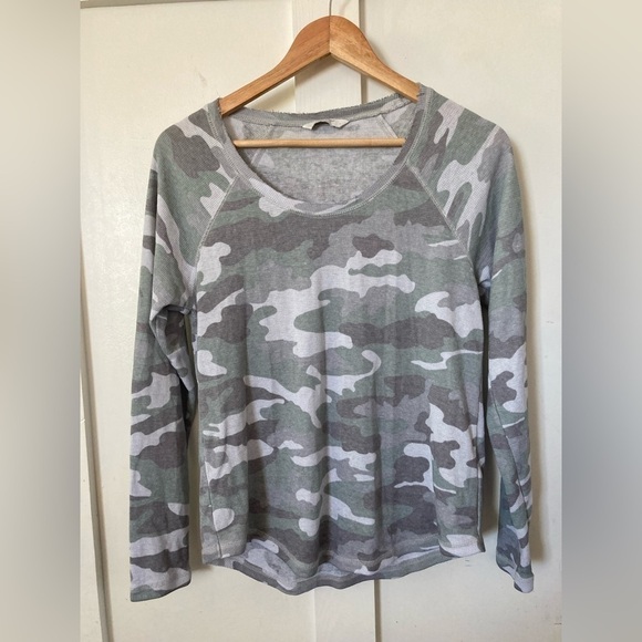 Lucky brand Large camouflage camo waffle knit thermal long sleeve blouse raw hem - Picture 1 of 10